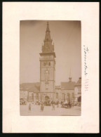 Fotografie Brück & Sohn Meissen, Ansicht Komotau, Markt Und Dekanalkirche, Pferdefuhrwerk Mit Kirchenglocke  - Lieux