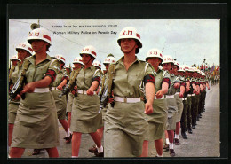 AK Women Military Police On Parade Day, Israelische Militärpolizistinnen Mit Uzis  - Jodendom