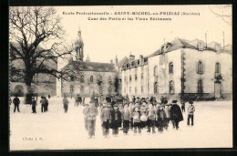 CPA Saint-Michel-en-Priziac, Ecole Professionnelle, Cour Des Petits Et Les Vieux Bâtiments  - Otros & Sin Clasificación