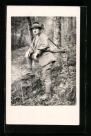 AK Jäger Mit Hut Und Gewehr Im Wald  - Hunting