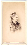 Photo T. & J. Holroyd, Harrogate, Bürgerliche Dame Im Spitzenkleid  - Anonymous Persons