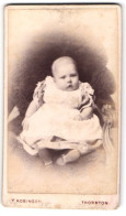 Photo J. Robinson, Thornton, Kleines Baby Im Taufkleidchen  - Personnes Anonymes
