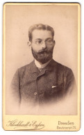 Fotografie Klinkhardt & Eyssen, Dresden, Bautzenerstr. 75, Bürgerlicher Herr Im Anzug Mit Brille  - Anonymous Persons