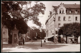 Fotografie Brück & Sohn Meissen, Ansicht Löbau I. Sa., Blick In Die Bahnhofstrasse / Brunnenweg Mit Wettersäule  - Orte