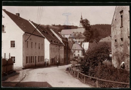 Fotografie Brück & Sohn Meissen, Ansicht Liebstadt I. Sa., Strassenpartie Im Ort Mit Blick Zur Kirche  - Orte