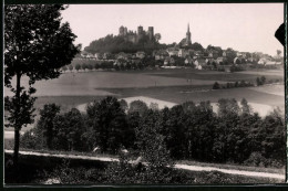 Fotografie Brück & Sohn Meissen, Ansicht Stolpen I. Sa., Blick Zur Stadt Vom Wald Aus Gesehen  - Lugares