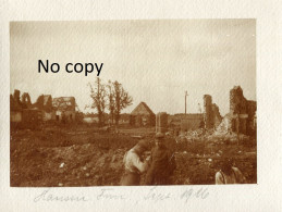 PHOTO ALLEMANDE - SOLDATS A LA FERME HAUSSU PRES DE FRESNIERES - LASSIGNY OISE GUERRE 1914 1918 - Oorlog, Militair