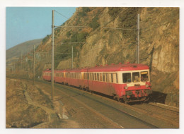 UN OMNIBUS LYON-VALENCE ASSURÉ EN AUTOMOTRICE Z 7100 LONGE LE RHÔNE - Trains