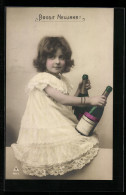 Foto-AK Photochemie Berlin Nr. 4015-3: Mädchen Im Weissen Kleid, Neujahresgruss Mit Champagnerflaschen  - Fotografie