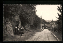 CPA Vouvray-sur-Loir, Par Chateau-du-Loir, Caves Dans De Roc  - Chateau Du Loir