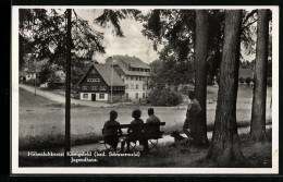 AK Königsfeld Im Schwarzwald, Gäste Auf Einer Bank Mit Blick Zum Jugendhaus  - Sonstige & Ohne Zuordnung