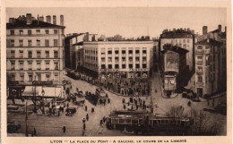 LYON ( 69 ) - La Place Du Pont - A Gauche , Le Cours De La Liberté - Andere & Zonder Classificatie
