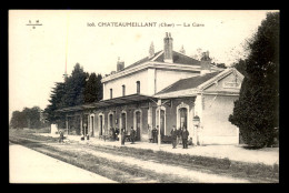 18 - CHATEAUMEILLANT - LES QUAIS DE LA GARE DE CHEMIN DE FER - Châteaumeillant