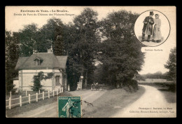 72 - LA BRUERE - ENTREE DU PARC DU CHATEAU DES MAISONS-ROUGES - COSTUMES SARTOIS - Autres & Non Classés