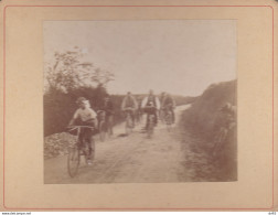CYCLISTES DANS LA CAMPAGNE - Antiche (ante 1900)