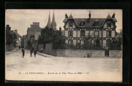 CPA La Ferté-Macé, Entrée De La Ville, Place Du Midi  - Sonstige & Ohne Zuordnung