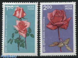 India 1984 Roses 2v, Mint NH, Nature - Flowers & Plants - Roses - Nuevos
