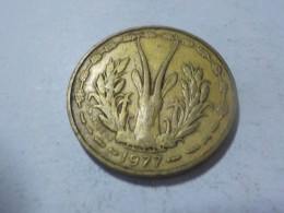 Banque Centrale Etats De L'Afrique De L'Ouest  1977   5 Francs - Altri – Africa