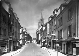 COUTANCES . Rue Geoffroy De Montbray Et La Cathédrale - Coutances