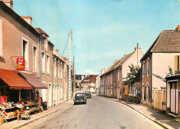 ARGENCES . La Rue Maréchal Foch ( Peugeot 403 Et Renault 4 ) - Autres & Non Classés