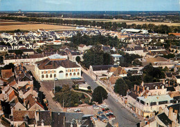 MER . Vue Générale . La Place De La Halle .  France VUE DU CIEL - Mer