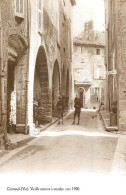 GRIMAUD . Vieille Maison à Arcades Vers 1900 . CP éditions ATLAS (réédition) - Autres & Non Classés