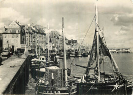 CHERBOURG . L'Avant-port Et Le Quai De Caligny - Cherbourg