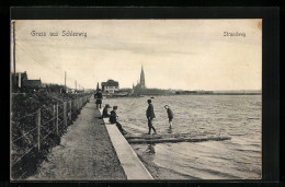 AK Schleswig, Strandweg Mit Passanten  - Schleswig