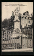 CPA Montsurs, Monument Commémoratif De La Guerre 1914-1918  - Otros & Sin Clasificación