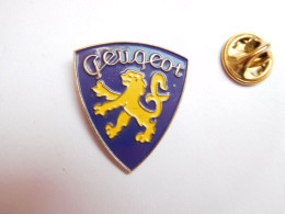 Beau Pin's  , Grand Logo Auto Peugeot , Signé Yoshinori - Peugeot