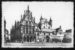 1017 - BELGIQUE - BRUXELLES - Malines - Hôtel De Ville Et L'ancienne Halles Aux Draps - Otros & Sin Clasificación