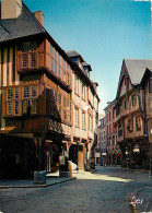 22 - Dinan - La Place De L'Apport Et Les Maisons à Porche - CPM - Voir Scans Recto-Verso - Dinan