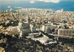 13 - Marseille - Notre Dame De La Garde - Dans Le Fond Château D'If Et Iles Du Frioul - CPM - Voir Scans Recto-Verso - Notre-Dame De La Garde, Funicolare E Vergine