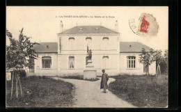 CPA La Forêt-sur-Sèvre, La Mairie Et La Poste  - Other & Unclassified