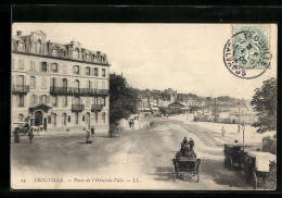 CPA Trouville, Place De L`Hôtel-de-Ville  - Trouville