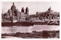 13 -  MARSEILLE -  La Cathedrale Et Vue Sur Notre Dame - Notre-Dame De La Garde, Funicolare E Vergine