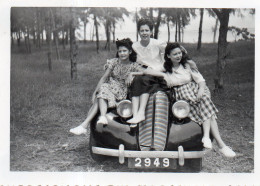 Photographie Vintage Photo Snapshot Automobile Voiture Car Auto Femme Mode - Automobiles
