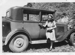 Photographie Vintage Photo Snapshot Automobile Voiture Car Auto Femme Vergisson - Automobiles