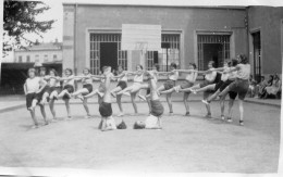 Photographie Vintage Photo Snapshot Gymnastique école Short équilibre - Other & Unclassified