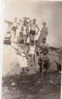 Photographie Vintage Photo Snapshot La Garoupe Antibes Plage Maillot Bain - Autres & Non Classés