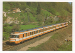 BOURGOIN  : UN ETG EN PROVENANCE DE LYON FILE VERS GRENOBLE . MAI 1984 - Trains
