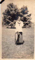 Photographie Vintage Photo Snapshot Poisson Fish Pêcheur Fishwoman  - Andere & Zonder Classificatie