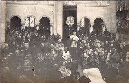 Carte Photo D'une Messe Dans Une église - Anonymous Persons