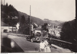 VOSGES PLOMBIERES VUE ET VOITURE ANCIENNE - Places