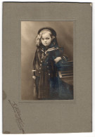 Fotografie G. Kahlmeyer, Oldenburg, Kleines Mädchen Im Matrosenkleid  - Anonymous Persons