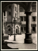 Fotografie Friedrich Lüning, Ansicht Dresden, Blick In Den Schlosshof Mit Laterne  - Orte