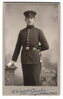 Fotografie B. Wendsche, Ingolstadt, Bayerischer Soldat In Uniform Mit Bajonett Und Portepee  - Persone Anonimi