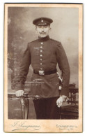 Photo J. Jungmann, Strassburg I. E., Soldat En Uniforme Avec Bajonett Et Portepee  - Personnes Anonymes