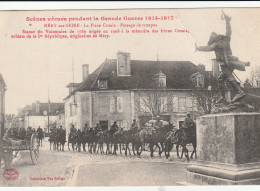 CPA MERY SUR SEINE  LA PLACE  CROALA  PASSAGE DE TROUPES - Autres & Non Classés