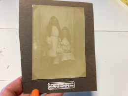 Photo  Snapshot 1920  71-BOURDON-LANCY Deux Amis Filles, Cheveux, Très Longs Habillé, Pareil Avant La Distribution Prix - Anonymous Persons